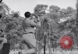 Standbild USO Bob Hope Truppe unterhält die US-Truppen in Zweiten Weltkrieg Bougainville Salomonen, 1944, aus Sekunde 13 historischem Filmmaterial Videoclip 65675033577