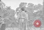 Standbild USO Bob Hope Truppe unterhält die US-Truppen in Zweiten Weltkrieg Bougainville Salomonen, 1944, aus Sekunde 14 historischem Filmmaterial Videoclip 65675033577