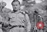 Standbild USO Bob Hope Truppe unterhält die US-Truppen in Zweiten Weltkrieg Bougainville Salomonen, 1944, aus Sekunde 38 historischem Filmmaterial Videoclip 65675033577