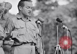 Standbild USO Bob Hope Truppe unterhält die US-Truppen in Zweiten Weltkrieg Bougainville Salomonen, 1944, aus Sekunde 39 historischem Filmmaterial Videoclip 65675033577