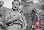 Standbild USO Bob Hope Truppe unterhält die US-Truppen in Zweiten Weltkrieg Bougainville Salomonen, 1944, aus Sekunde 40 historischem Filmmaterial Videoclip 65675033577