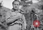 Standbild USO Bob Hope Truppe unterhält die US-Truppen in Zweiten Weltkrieg Bougainville Salomonen, 1944, aus Sekunde 42 historischem Filmmaterial Videoclip 65675033577