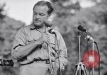 Standbild USO Bob Hope Truppe unterhält die US-Truppen in Zweiten Weltkrieg Bougainville Salomonen, 1944, aus Sekunde 44 historischem Filmmaterial Videoclip 65675033577