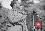 Standbild USO Bob Hope Truppe unterhält die US-Truppen in Zweiten Weltkrieg Bougainville Salomonen, 1944, aus Sekunde 46 historischem Filmmaterial Videoclip 65675033577