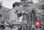 Standbild USO Bob Hope Truppe unterhält die US-Truppen in Zweiten Weltkrieg Bougainville Salomonen, 1944, aus Sekunde 48 historischem Filmmaterial Videoclip 65675033577