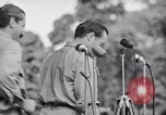 Standbild USO Bob Hope Truppe unterhält die US-Truppen in Zweiten Weltkrieg Bougainville Salomonen, 1944, aus Sekunde 49 historischem Filmmaterial Videoclip 65675033577