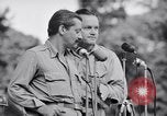 Standbild USO Bob Hope Truppe unterhält die US-Truppen in Zweiten Weltkrieg Bougainville Salomonen, 1944, aus Sekunde 62 historischem Filmmaterial Videoclip 65675033577