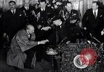 Standbild Winston Churchill Fulton Missouri USA, 1946, aus Sekunde 5 historischem Filmmaterial Videoclip 65675033583