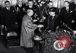 Standbild Winston Churchill Fulton Missouri USA, 1946, aus Sekunde 7 historischem Filmmaterial Videoclip 65675033583