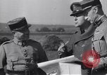 Standbild General Douglas MacArthur Pacific Theater, 1945, aus Sekunde 25 historischem Filmmaterial Videoclip 65675033586