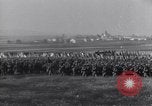 Standbild General Douglas MacArthur Pacific Theater, 1945, aus Sekunde 28 historischem Filmmaterial Videoclip 65675033586