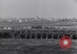 Standbild General Douglas MacArthur Pacific Theater, 1945, aus Sekunde 29 historischem Filmmaterial Videoclip 65675033586