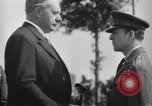 Standbild General Douglas MacArthur Pacific Theater, 1945, aus Sekunde 34 historischem Filmmaterial Videoclip 65675033586