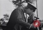 Standbild General Douglas MacArthur Pacific Theater, 1945, aus Sekunde 37 historischem Filmmaterial Videoclip 65675033586