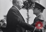 Standbild General Douglas MacArthur Pacific Theater, 1945, aus Sekunde 38 historischem Filmmaterial Videoclip 65675033586