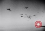 Image Allied bombardiers l'Europe, 1944, de la seconde 48 séquences d'archives historiques vidéo 65675033601
