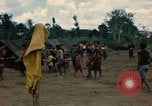 Standbild Refugee Camp Abrechnung Vietnam, 1966, aus Sekunde 27 historischem Filmmaterial Videoclip 65675033647