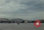Standbild Chao Phraya Fluss Bangkok Thailand, 1967, aus Sekunde 14 historischem Filmmaterial Videoclip 65675033650