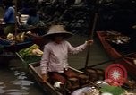 Standbild Chao Phraya Fluss Bangkok Thailand, 1967, aus Sekunde 61 historischem Filmmaterial Videoclip 65675033650