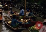 Standbild Chao Phraya Fluss Bangkok Thailand, 1967, aus Sekunde 62 historischem Filmmaterial Videoclip 65675033650