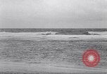 Standbild diverse Vögel Clipperton Insel, 1943, aus Sekunde 26 historischem Filmmaterial Videoclip 65675033678