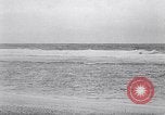 Standbild diverse Vögel Clipperton Insel, 1943, aus Sekunde 28 historischem Filmmaterial Videoclip 65675033678