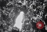 Standbild Vögel und Gestein Clipperton Insel, 1943, aus Sekunde 11 historischem Filmmaterial Videoclip 65675033679