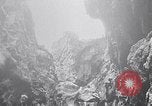 Standbild Vögel und Gestein Clipperton Insel, 1943, aus Sekunde 22 historischem Filmmaterial Videoclip 65675033679