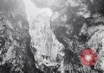 Standbild Vögel und Gestein Clipperton Insel, 1943, aus Sekunde 28 historischem Filmmaterial Videoclip 65675033679