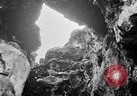 Standbild Vögel und Gestein Clipperton Insel, 1943, aus Sekunde 56 historischem Filmmaterial Videoclip 65675033679