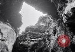 Standbild Vögel und Gestein Clipperton Insel, 1943, aus Sekunde 58 historischem Filmmaterial Videoclip 65675033679