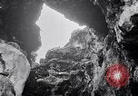 Standbild Vögel und Gestein Clipperton Insel, 1943, aus Sekunde 60 historischem Filmmaterial Videoclip 65675033679