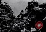 Standbild Gestein und Vögel Clipperton Insel, 1943, aus Sekunde 1 historischem Filmmaterial Videoclip 65675033680