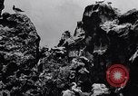 Standbild Gestein und Vögel Clipperton Insel, 1943, aus Sekunde 4 historischem Filmmaterial Videoclip 65675033680