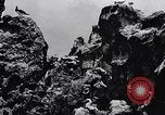 Standbild Gestein und Vögel Clipperton Insel, 1943, aus Sekunde 5 historischem Filmmaterial Videoclip 65675033680