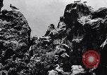 Standbild Gestein und Vögel Clipperton Insel, 1943, aus Sekunde 6 historischem Filmmaterial Videoclip 65675033680