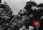 Standbild Gestein und Vögel Clipperton Insel, 1943, aus Sekunde 8 historischem Filmmaterial Videoclip 65675033680