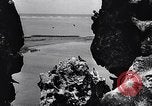 Standbild Gestein und Vögel Clipperton Insel, 1943, aus Sekunde 14 historischem Filmmaterial Videoclip 65675033680