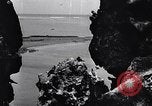 Standbild Gestein und Vögel Clipperton Insel, 1943, aus Sekunde 18 historischem Filmmaterial Videoclip 65675033680