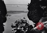 Standbild Gestein und Vögel Clipperton Insel, 1943, aus Sekunde 21 historischem Filmmaterial Videoclip 65675033680