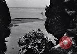 Standbild Gestein und Vögel Clipperton Insel, 1943, aus Sekunde 23 historischem Filmmaterial Videoclip 65675033680