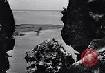 Standbild Gestein und Vögel Clipperton Insel, 1943, aus Sekunde 24 historischem Filmmaterial Videoclip 65675033680