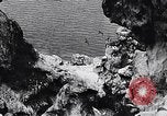 Standbild Gestein und Vögel Clipperton Insel, 1943, aus Sekunde 26 historischem Filmmaterial Videoclip 65675033680