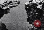 Standbild Gestein und Vögel Clipperton Insel, 1943, aus Sekunde 33 historischem Filmmaterial Videoclip 65675033680