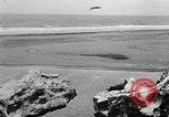 Standbild Gestein und Vögel Clipperton Insel, 1943, aus Sekunde 40 historischem Filmmaterial Videoclip 65675033680