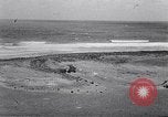 Standbild Gestein und Vögel Clipperton Insel, 1943, aus Sekunde 60 historischem Filmmaterial Videoclip 65675033680