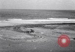 Standbild Gestein und Vögel Clipperton Insel, 1943, aus Sekunde 61 historischem Filmmaterial Videoclip 65675033680