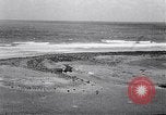 Standbild Gestein und Vögel Clipperton Insel, 1943, aus Sekunde 62 historischem Filmmaterial Videoclip 65675033680