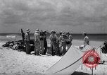 Standbild Männer am Strand Clipperton Insel, 1943, aus Sekunde 21 historischem Filmmaterial Videoclip 65675033681