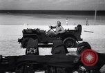 Standbild Männer am Strand Clipperton Insel, 1943, aus Sekunde 52 historischem Filmmaterial Videoclip 65675033681
